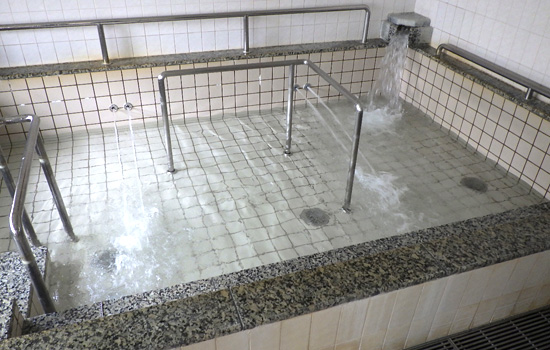公共施設等の浴場清掃 仕上げ水